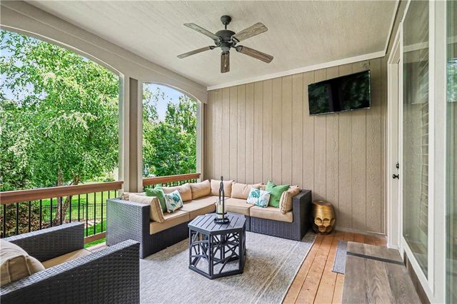 9404 W 163rd Place, Overland Park, KS 66085