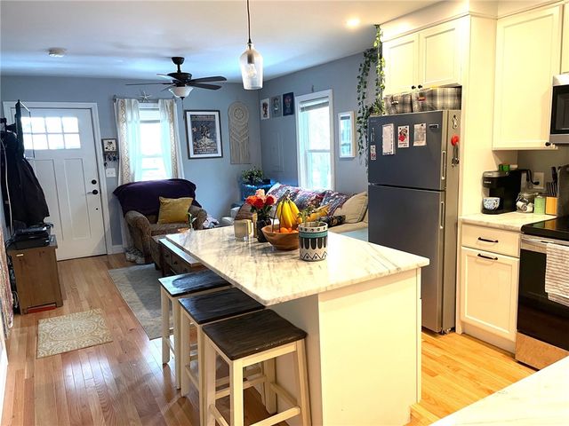 15 Third School Street 1, Bristol, RI 02809