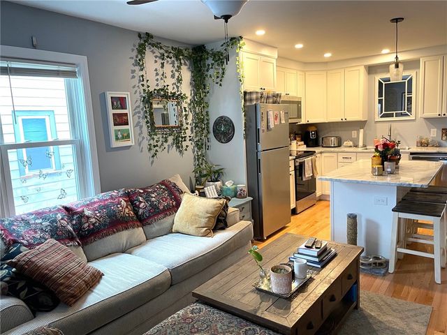 15 Third School Street 1, Bristol, RI 02809