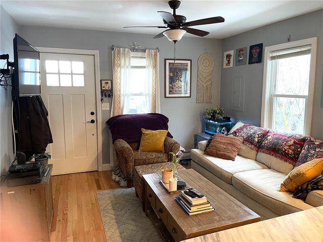 15 Third School Street 1, Bristol, RI 02809