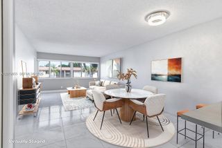 140 Lakeview Drive 203, Weston, FL 33326