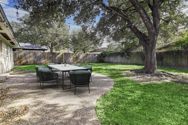 1111 Stonecrest Drive, Houston, TX 77018