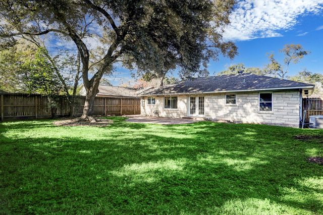 1111 Stonecrest Drive, Houston, TX 77018