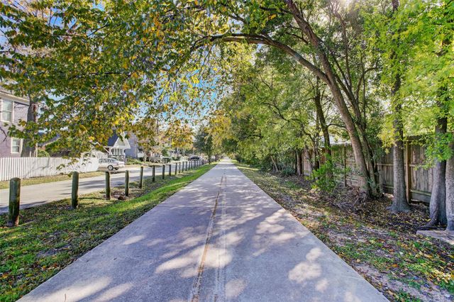 1111 Stonecrest Drive, Houston, TX 77018