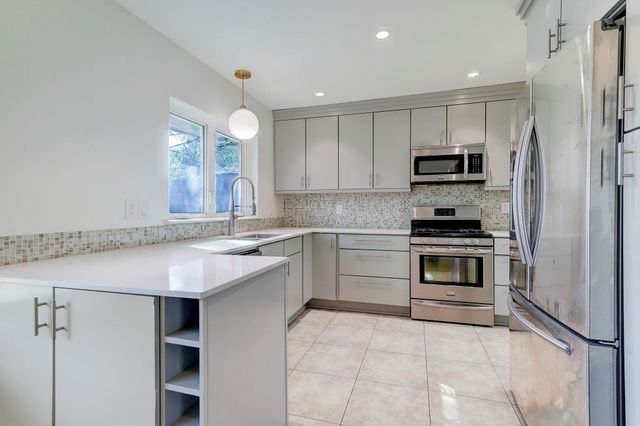 1111 Stonecrest Drive, Houston, TX 77018