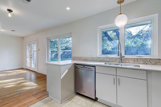 1111 Stonecrest Drive, Houston, TX 77018