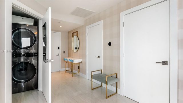 60 SW 13th St 4200, Miami, FL 33130