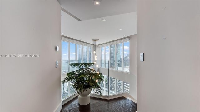 60 SW 13th St 4200, Miami, FL 33130