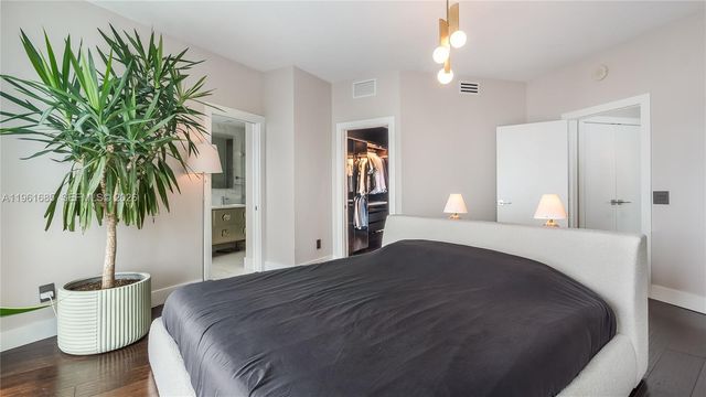 60 SW 13th St 4200, Miami, FL 33130