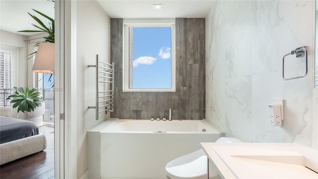 60 SW 13th St 4200, Miami, FL 33130