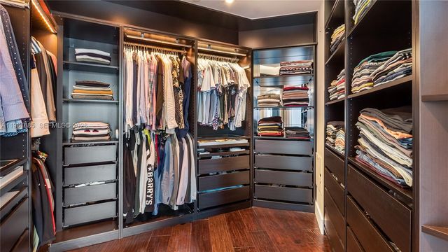 60 SW 13th St 4200, Miami, FL 33130