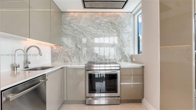 60 SW 13th St 4200, Miami, FL 33130