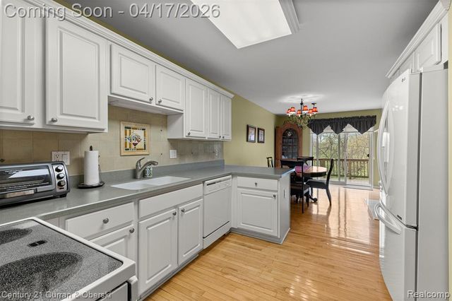 134 Legacy Park Circle, Dearborn Heights, MI 48127