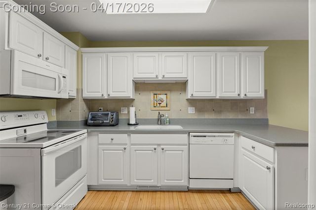 134 Legacy Park Circle, Dearborn Heights, MI 48127