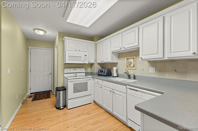 134 Legacy Park Circle, Dearborn Heights, MI 48127