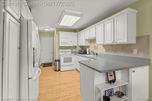 134 Legacy Park Circle, Dearborn Heights, MI 48127