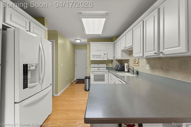 134 Legacy Park Circle, Dearborn Heights, MI 48127