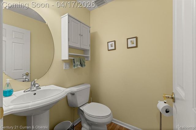 134 Legacy Park Circle, Dearborn Heights, MI 48127
