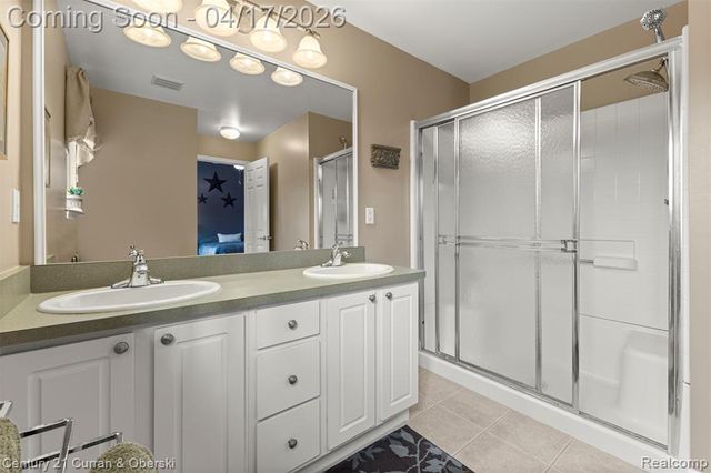 134 Legacy Park Circle, Dearborn Heights, MI 48127