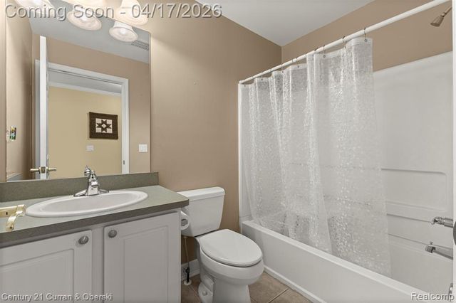 134 Legacy Park Circle, Dearborn Heights, MI 48127