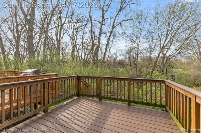 134 Legacy Park Circle, Dearborn Heights, MI 48127