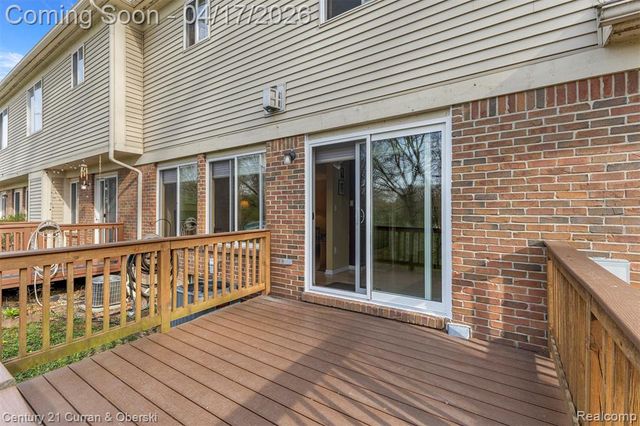 134 Legacy Park Circle, Dearborn Heights, MI 48127