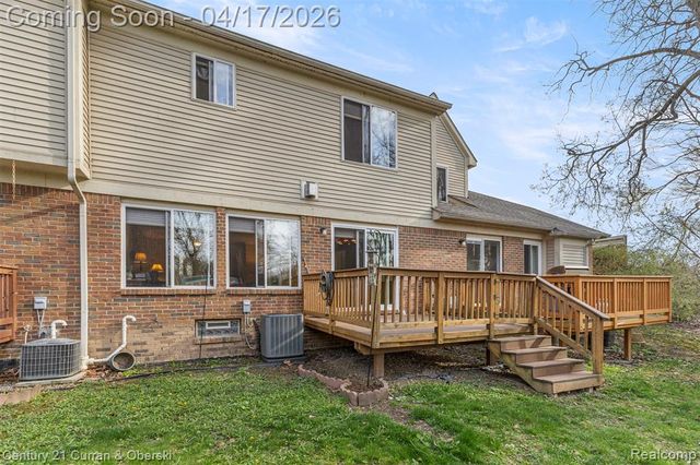 134 Legacy Park Circle, Dearborn Heights, MI 48127