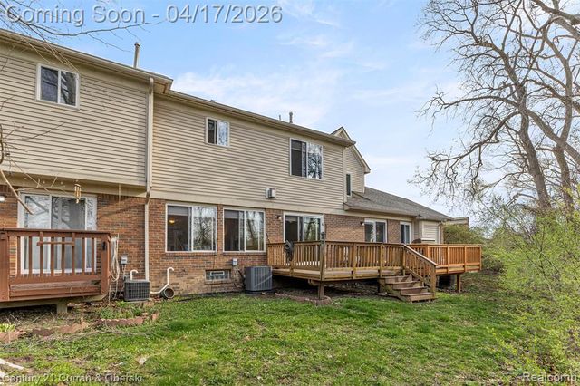134 Legacy Park Circle, Dearborn Heights, MI 48127