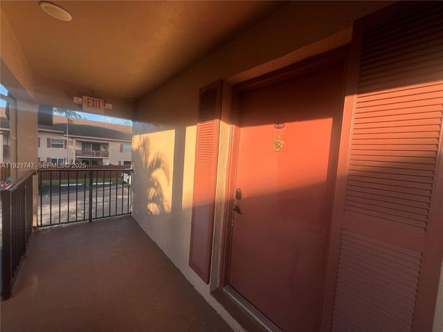 11227 SW 88th St 205D, Miami, FL 33176