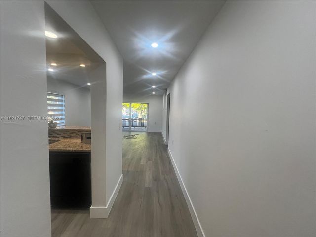 11227 SW 88th St 205D, Miami, FL 33176