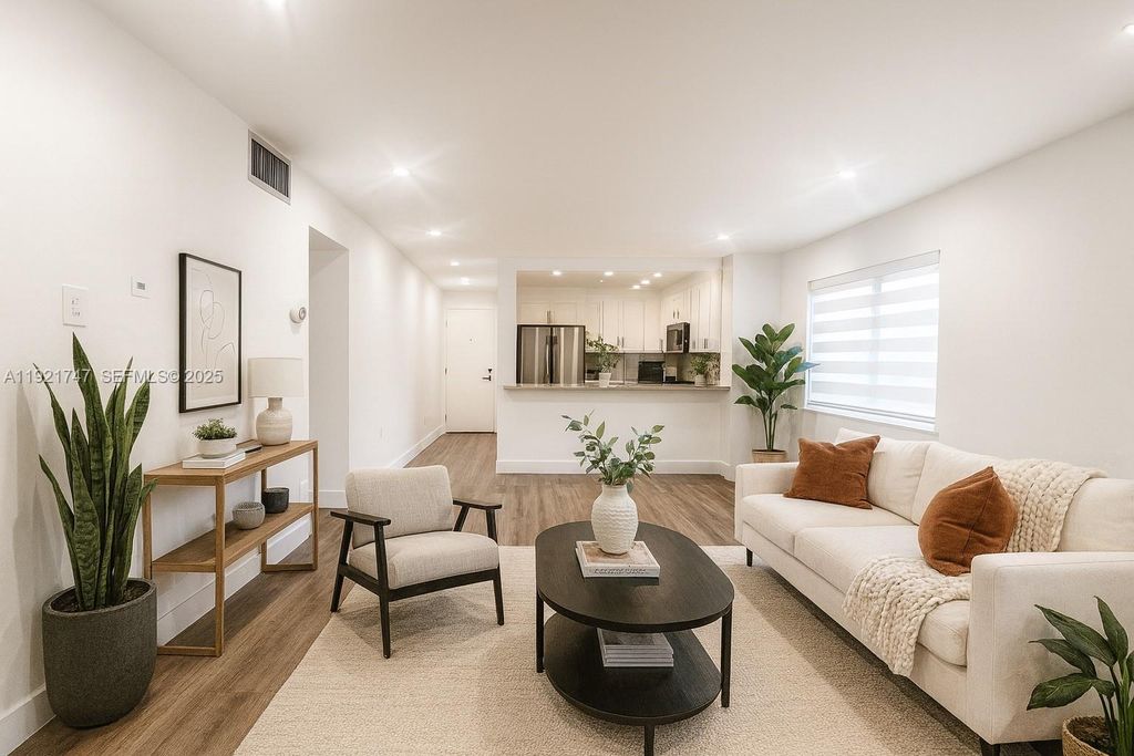 11227 SW 88th St 205D, Miami, FL 33176