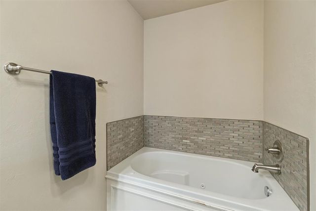 18701 Windy Way Road, Edmond, OK 73012