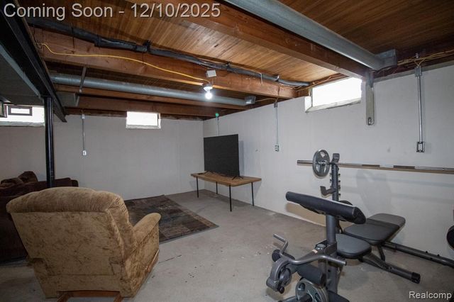 8225 N Hubbard Street, Westland, MI 48185