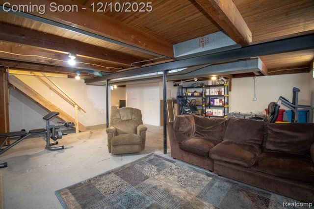 8225 N Hubbard Street, Westland, MI 48185