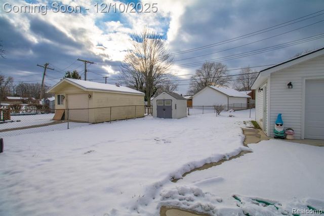 8225 N Hubbard Street, Westland, MI 48185