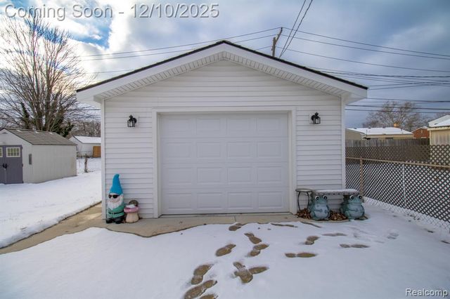 8225 N Hubbard Street, Westland, MI 48185