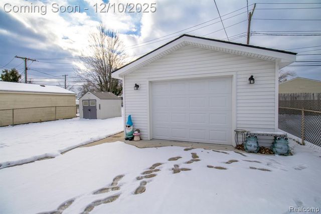 8225 N Hubbard Street, Westland, MI 48185