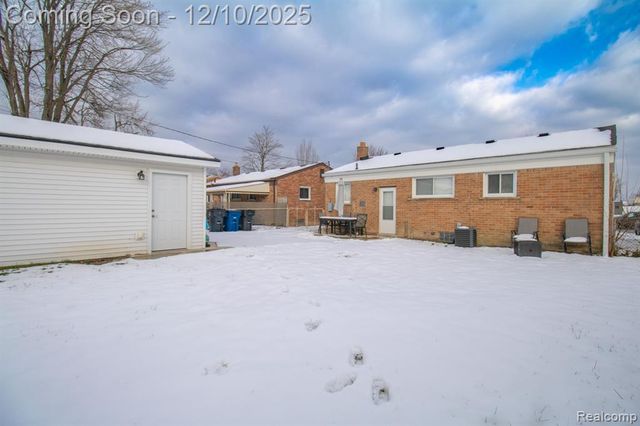 8225 N Hubbard Street, Westland, MI 48185