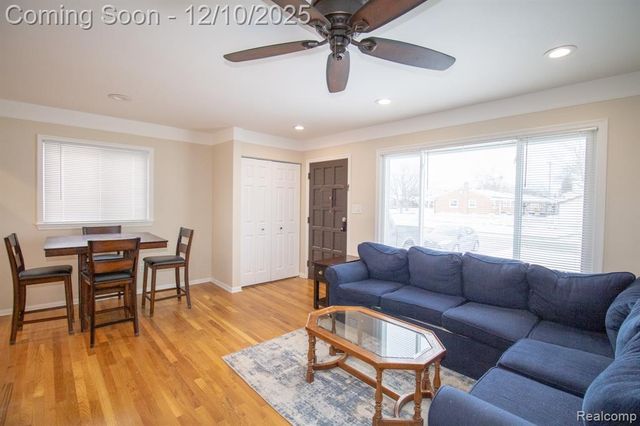 8225 N Hubbard Street, Westland, MI 48185