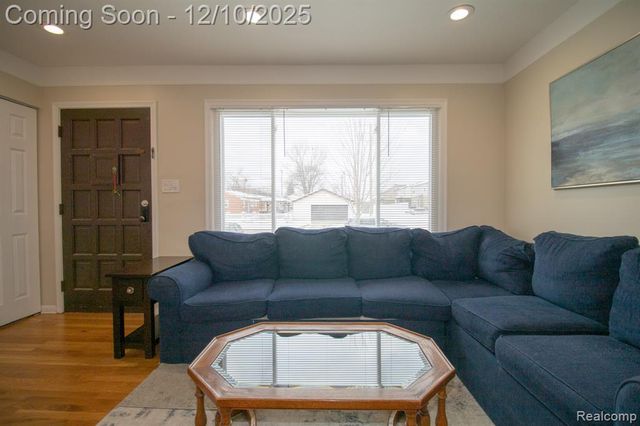 8225 N Hubbard Street, Westland, MI 48185