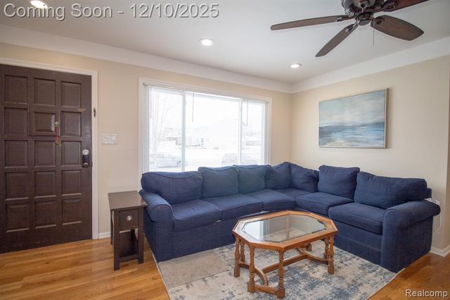 8225 N Hubbard Street, Westland, MI 48185