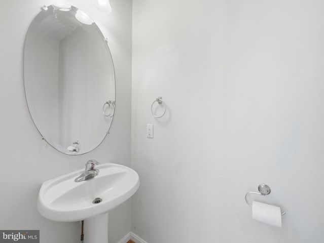 106 SIR WASHINGTON ST, Inwood, WV 25428