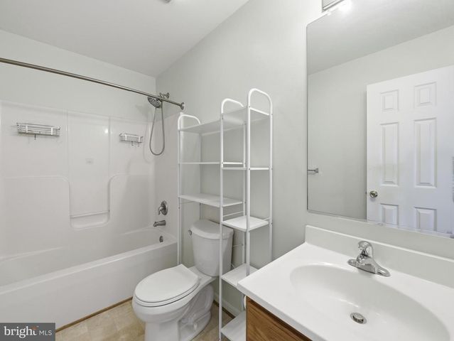 106 SIR WASHINGTON ST, Inwood, WV 25428
