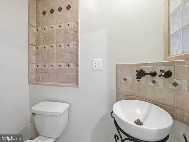 106 SIR WASHINGTON ST, Inwood, WV 25428