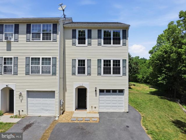106 SIR WASHINGTON ST, Inwood, WV 25428