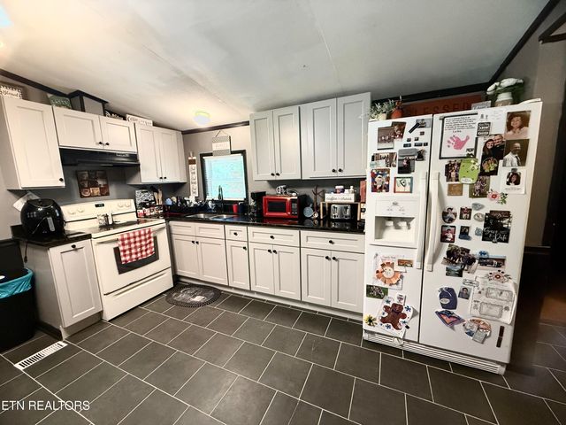 247 Dartmoor Drive, Crossville, TN 38558