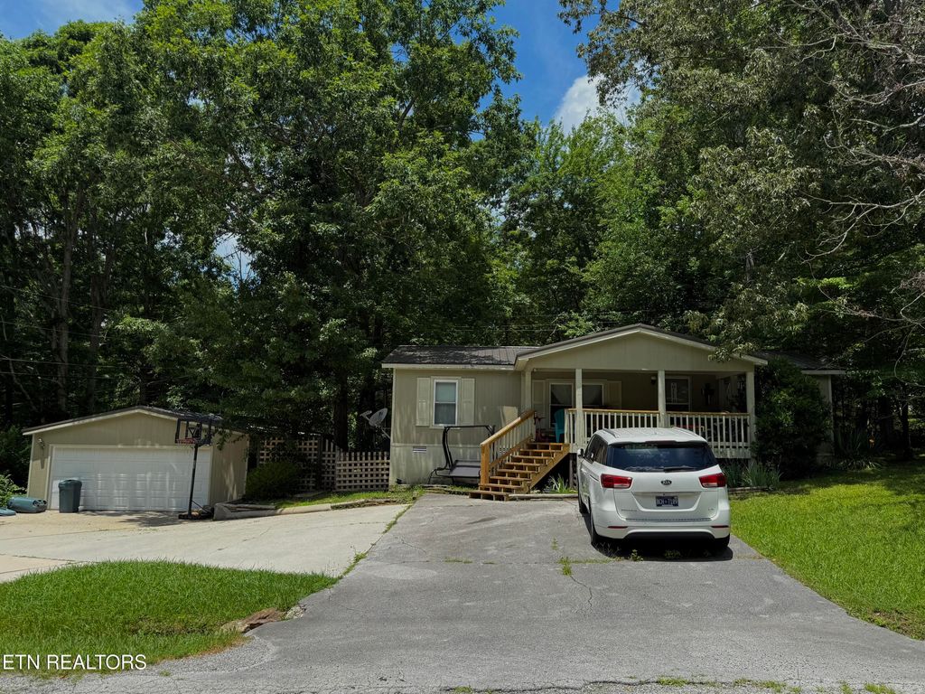 247 Dartmoor Drive, Crossville, TN 38558