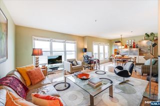 252 The Promenade 252, Edgewater, NJ 07020