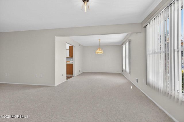 103 Maplecrest Drive E, Lakewood, NJ 08701