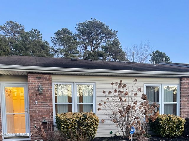 103 Maplecrest Drive E, Lakewood, NJ 08701